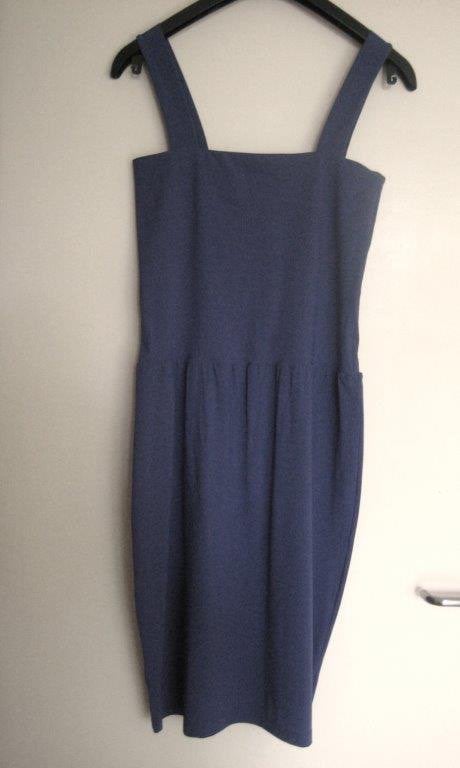Exclusieve lavendelblauwe travelstof jurk MOQ 36-38 snazzeys, Kleding | Dames, Maat 38/40 (M), Moq, Nieuw, Onder de knie