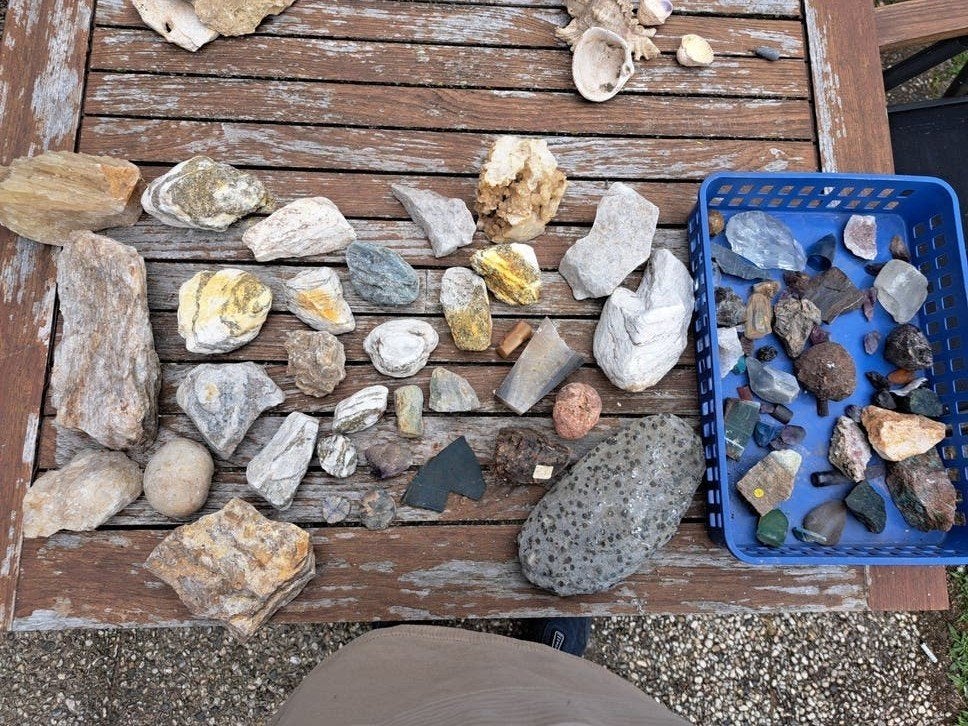 Doos 4: Mineralen en stenen om te determineren, Verzamelen, Mineralen en Fossielen, Ophalen of Verzenden, Mineraal