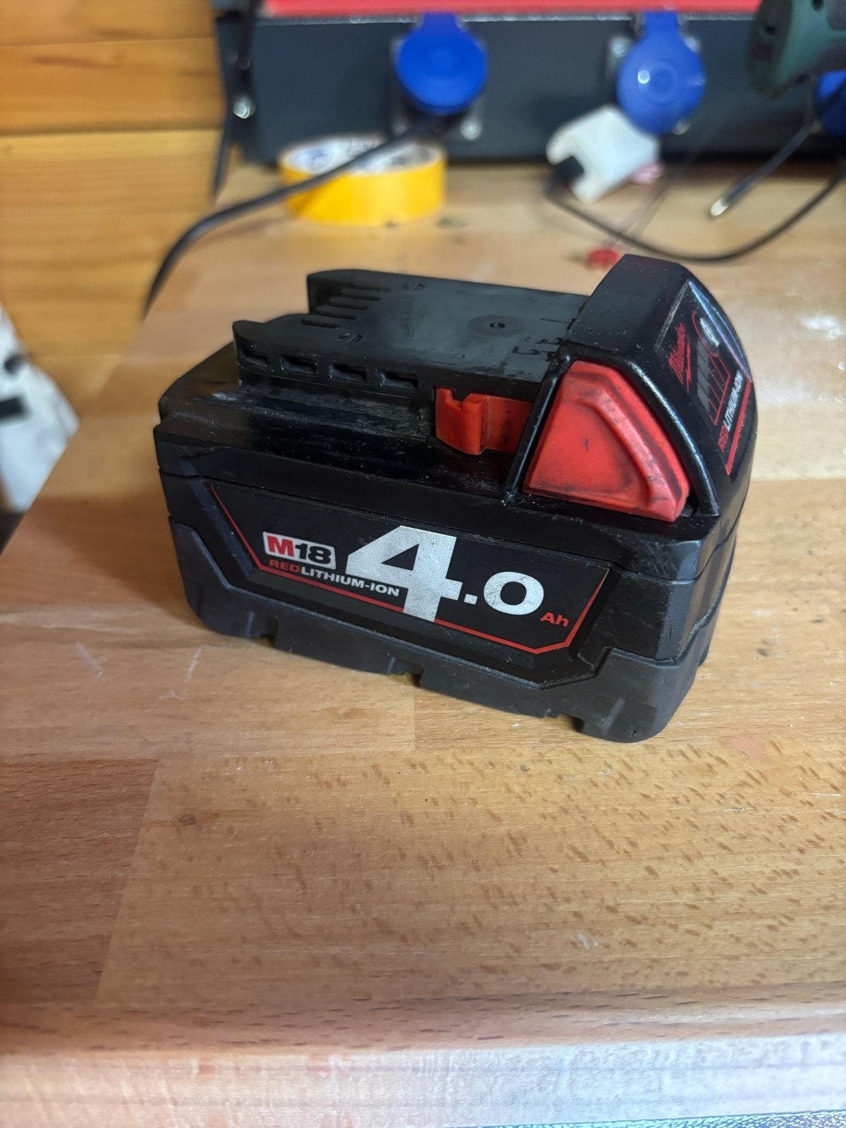 Milwaukee M18 4.0 Ah REDLITHIUM-ION Accu, Ophalen of Verzenden, Gebruikt