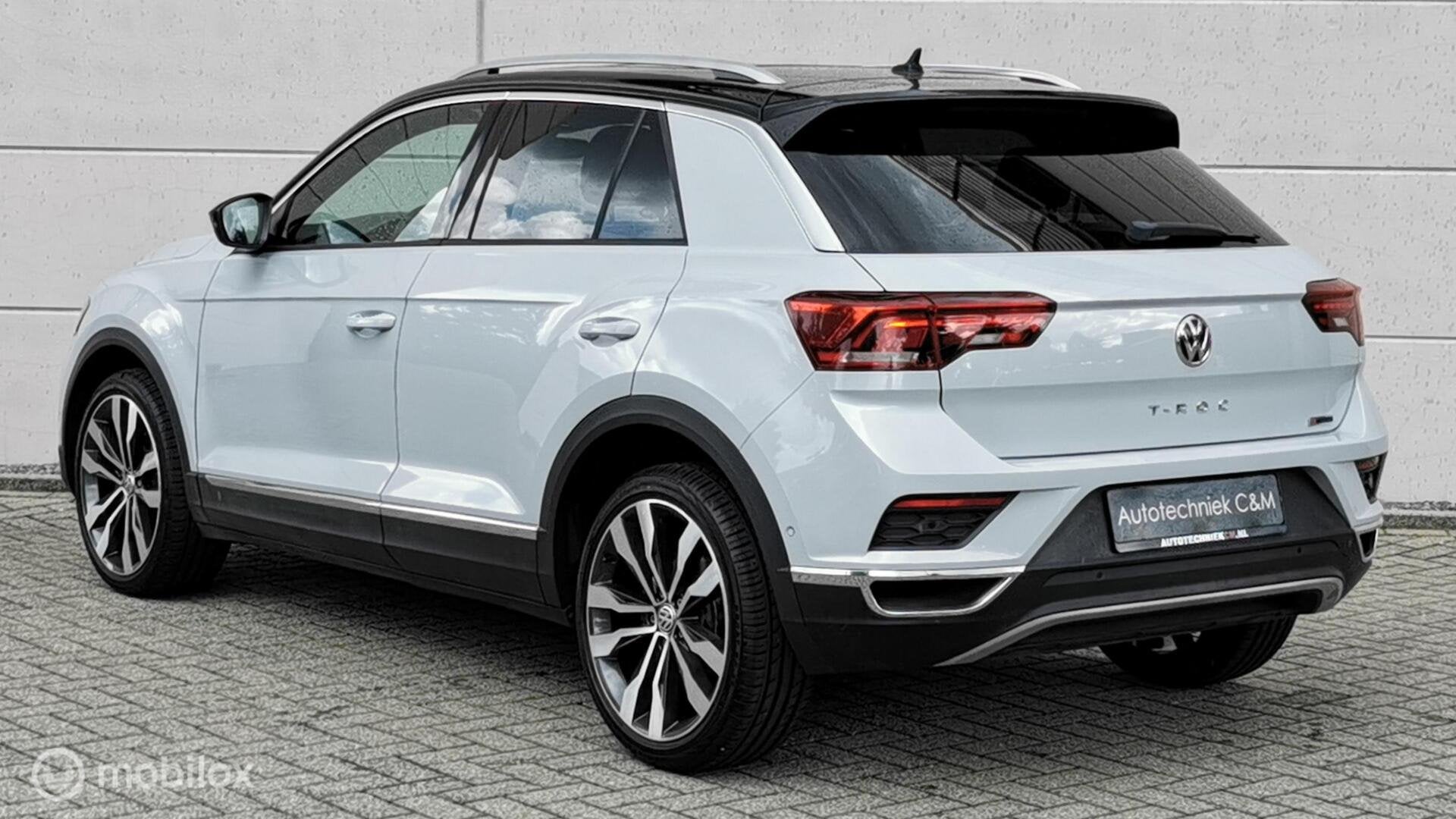 VOLKSWAGEN T-ROC 2.0 TSI 4MOTION SPORT/190PK/DSG/ACC/PANO/DC, Automaat, 15 km/l, Zwart, 1984 cc