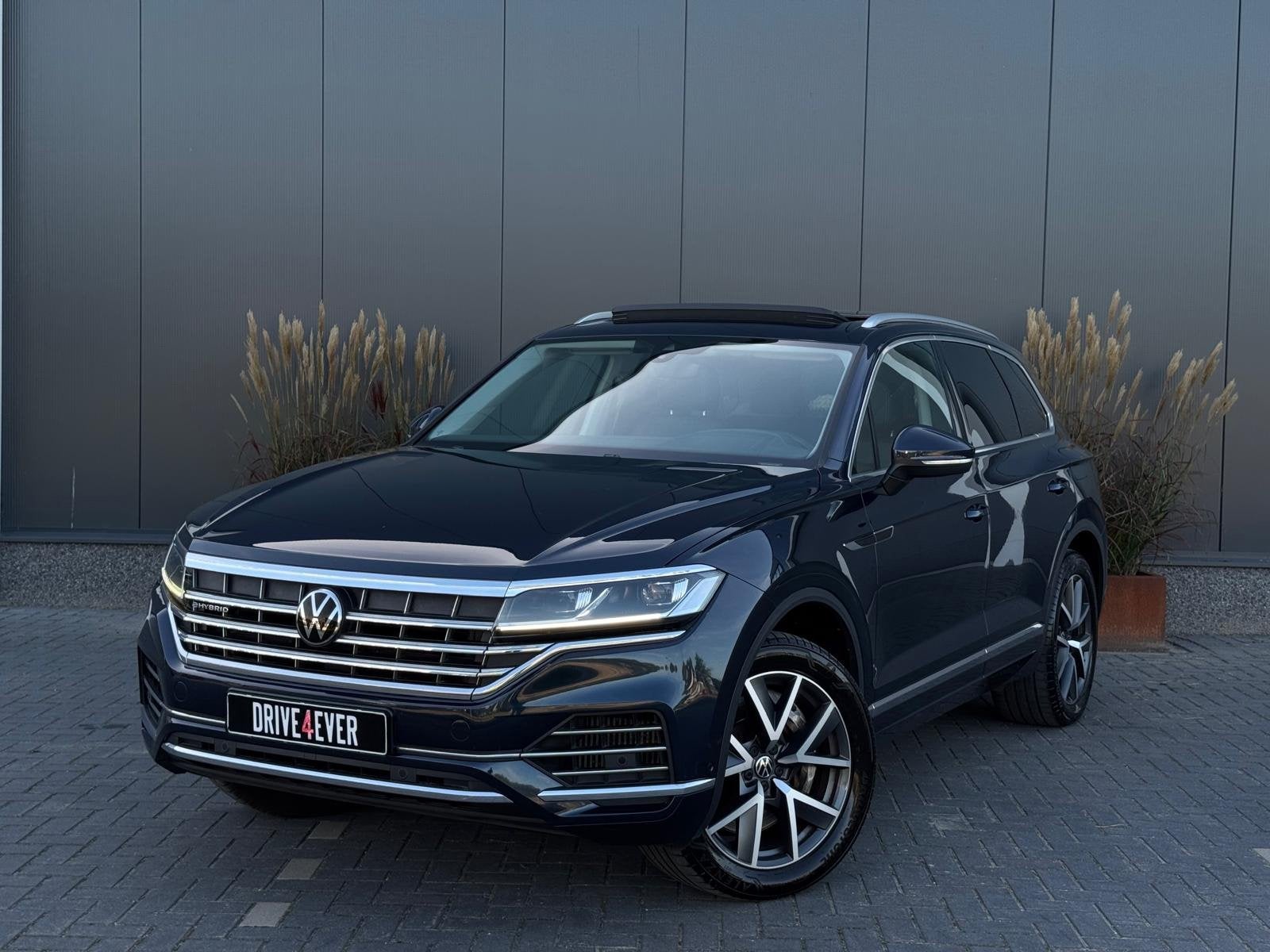 Volkswagen Touareg 3.0 TSi eHybrid 4MOTION PANO|LEDER|LED|CA, Automaat, Dealer onderhouden, Gebruikt, Zwart