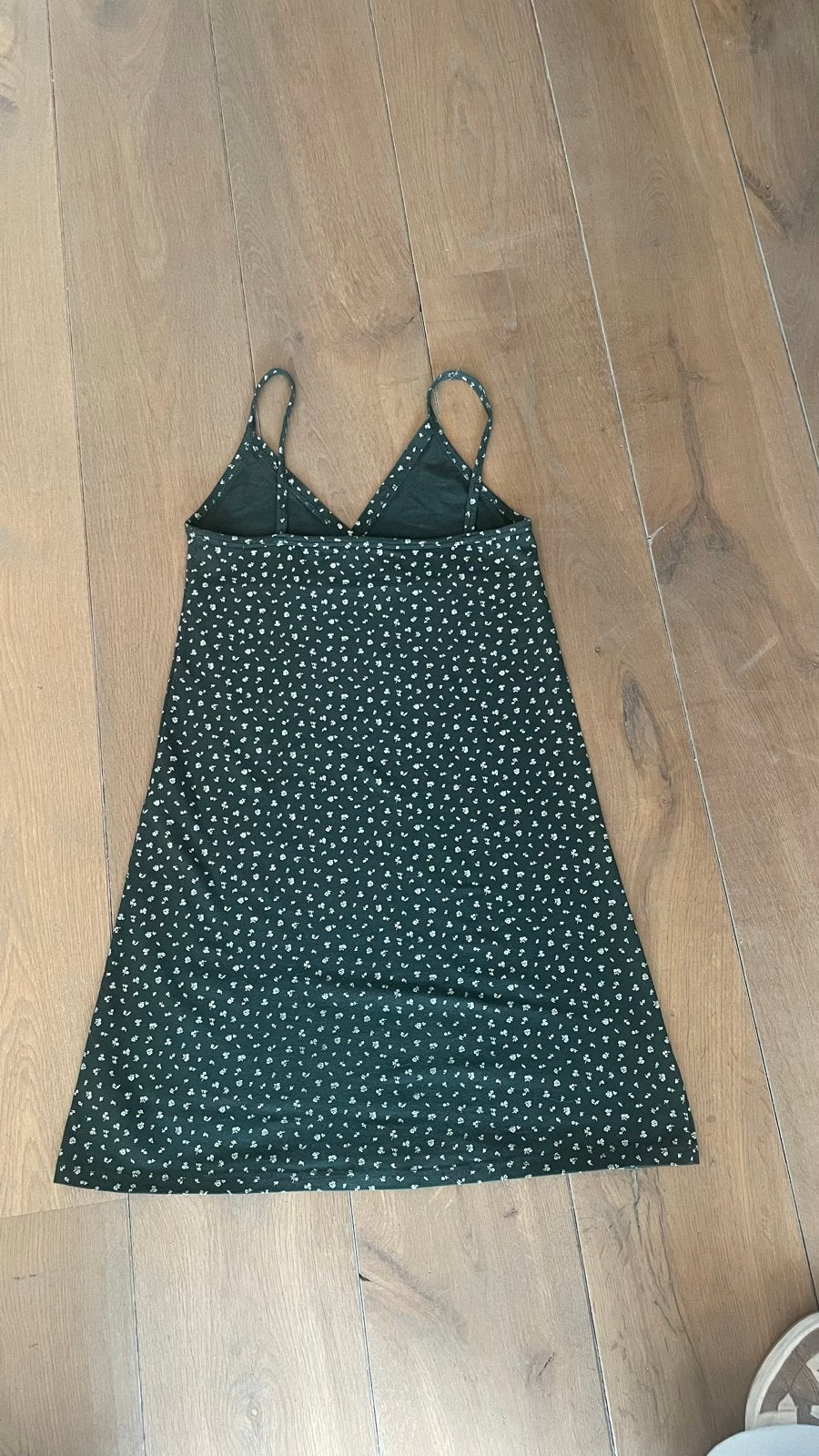 Brandy Melville groen Jurkje met Bloemenprint, Ophalen of Verzenden, Zo goed als nieuw, Maat 34 (XS) of kleiner, Boven de knie