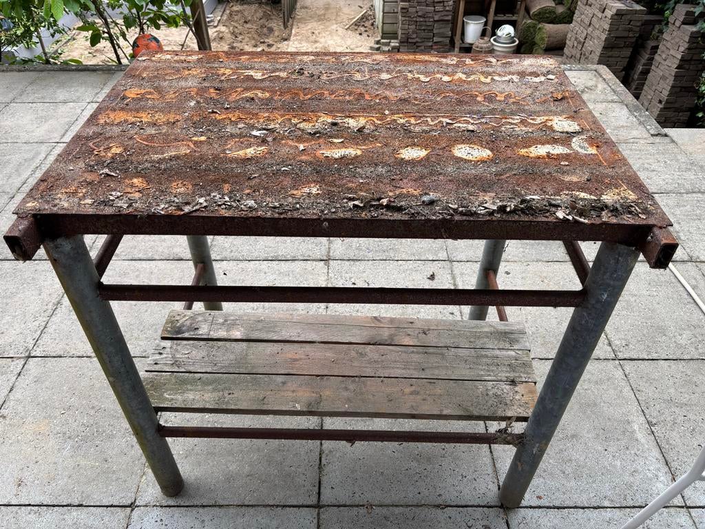 Oud ijzer werkbank / tafel - ideaal voor schroot, Doe-het-zelf en Verbouw, Ophalen, Zo goed als nieuw