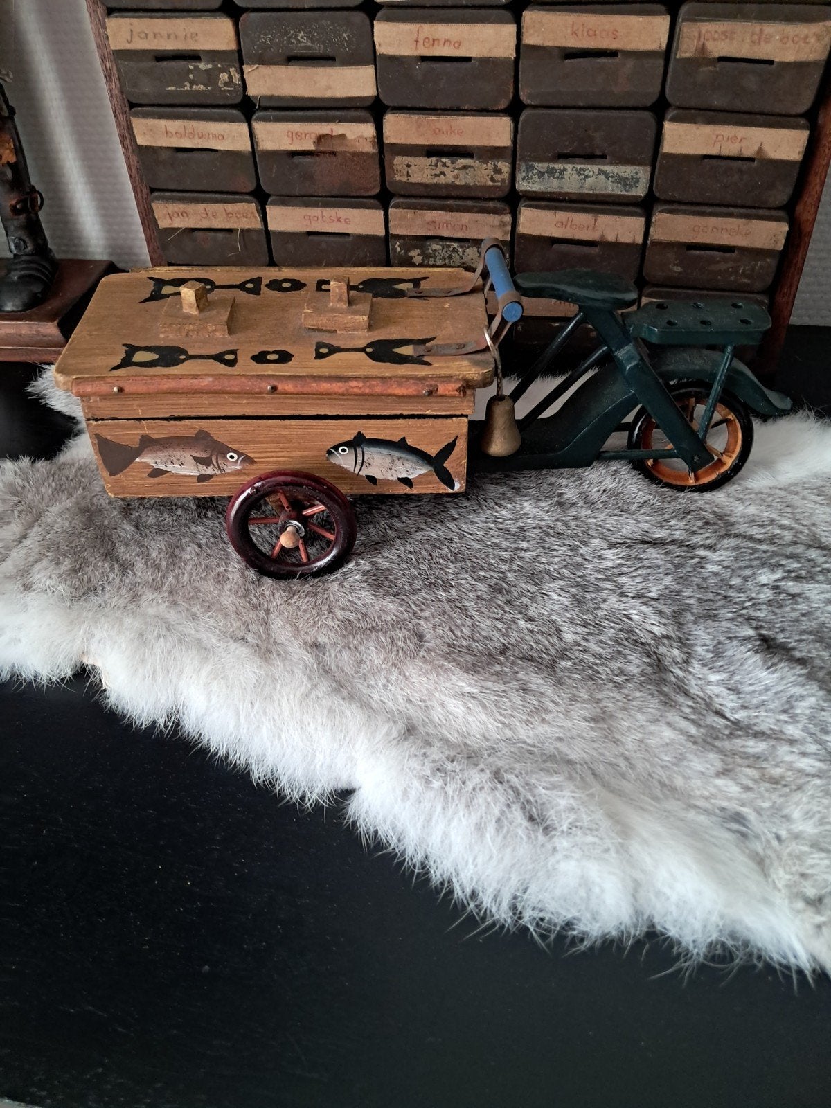Vintage. Houten miniatuur bakfiets / Viskar, Ophalen of Verzenden