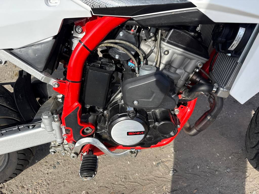 SWM SM 125 R Supermoto - Perfect voor A1 rijbewijs!, Motoren, LED Verlichting, SWM, 125 cc, 11 kW of minder