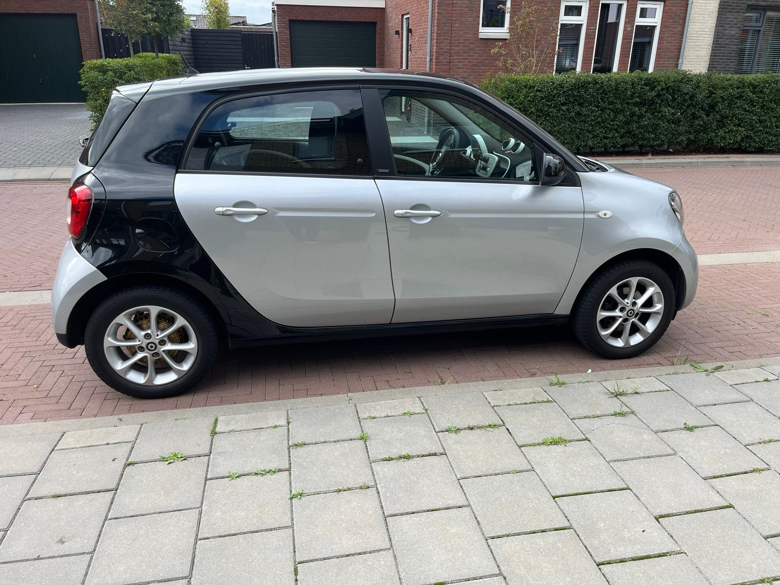 Foto 2 van Smart ForFour 1.0 52KW 2016 Grijs