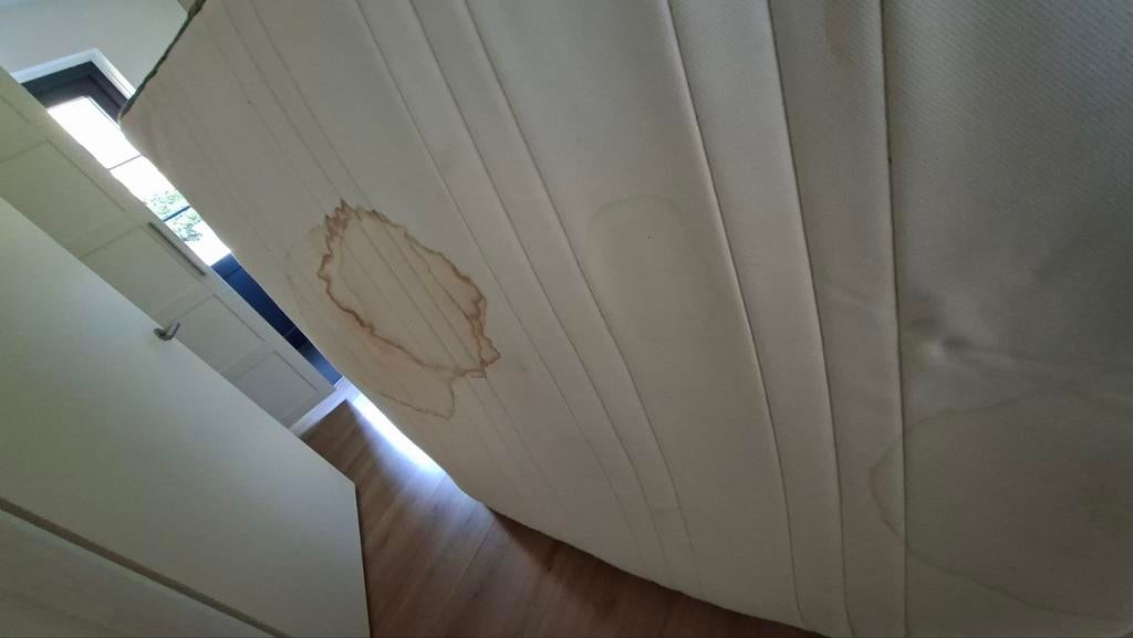 Gratis matras 160x200 een beetje vies sorry, Huis en Inrichting, Ophalen, Gebruikt, Tweepersoons, 160 cm
