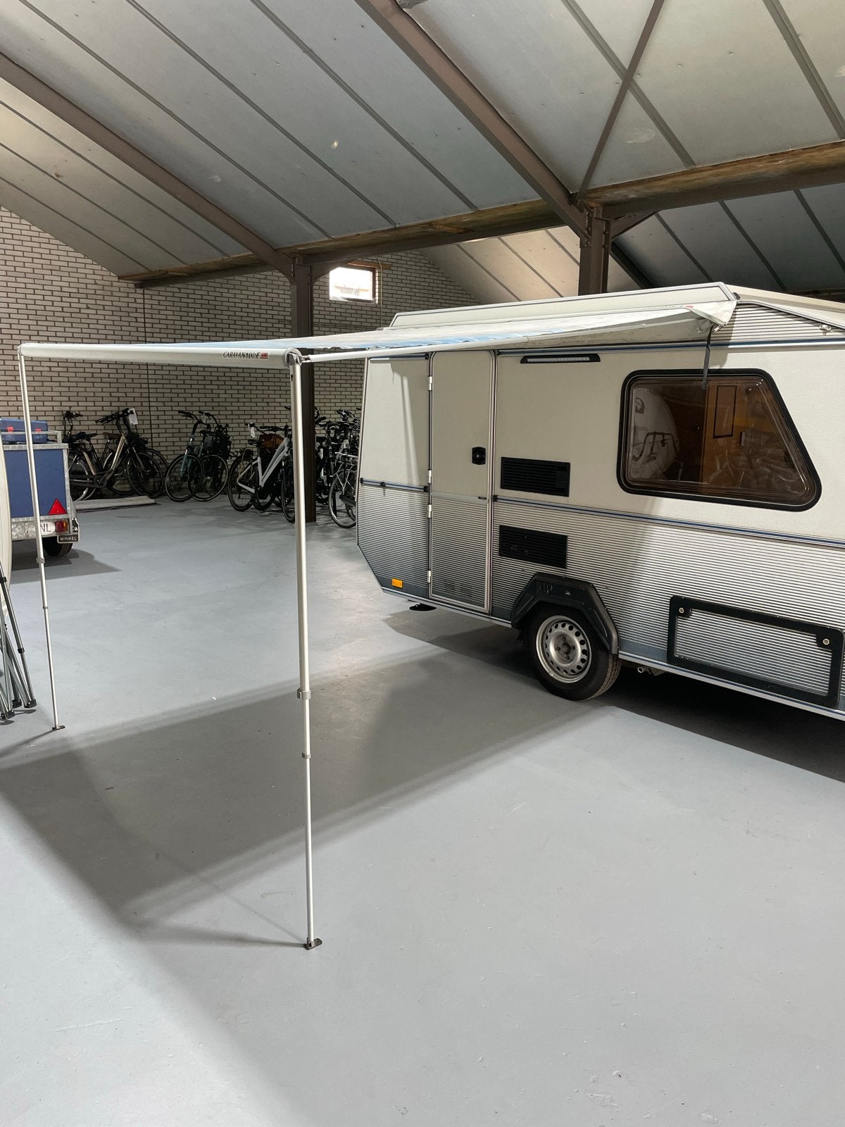 Caravanstore luifel 2 meter breed met zijwand en stang, Ophalen, Gebruikt