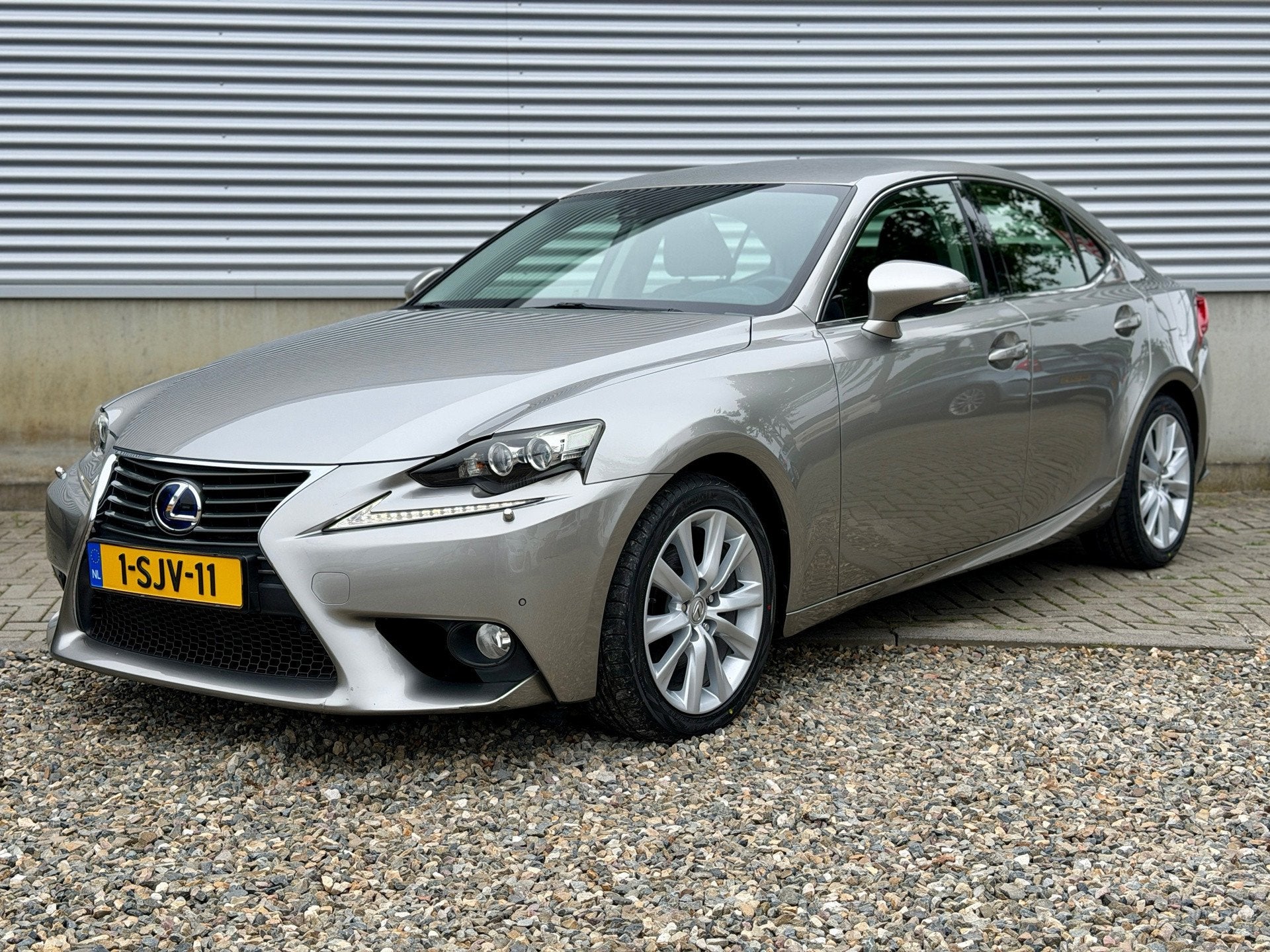 Lexus IS 300h Edition [ dealer oh nl-auto, 1e eig ], Auto's, Achterwielaandrijving, 181 pk, Leder en Stof, 23 km/l