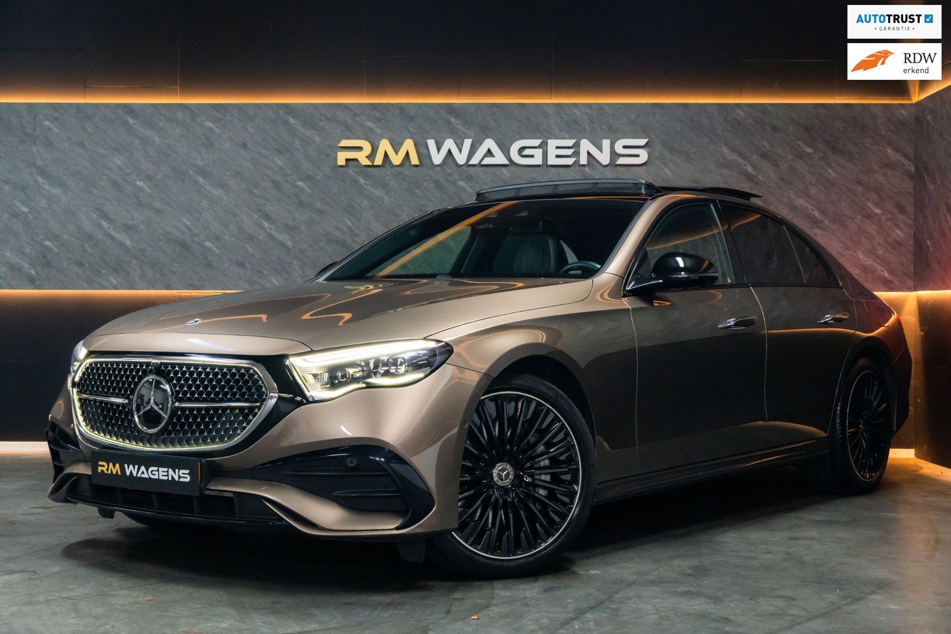 Mercedes-Benz E-klasse 300 e 4MATIC Exclusive Line|Pano|Hype, Auto's, Automaat, Verwarmde buitenspiegels, Euro 6, 4 cilinders