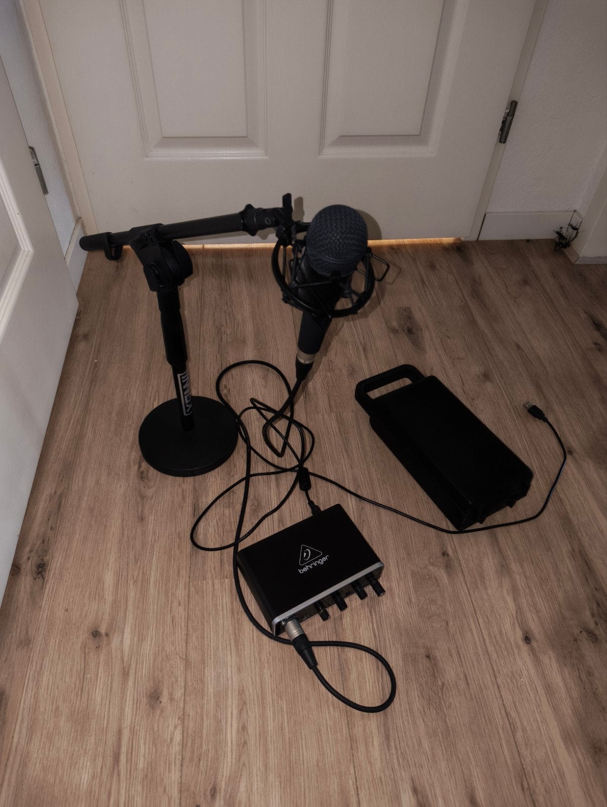Behringer Ultravoice, UMC22 en microfoon standaard, Ophalen of Verzenden, Zo goed als nieuw, Studiomicrofoon