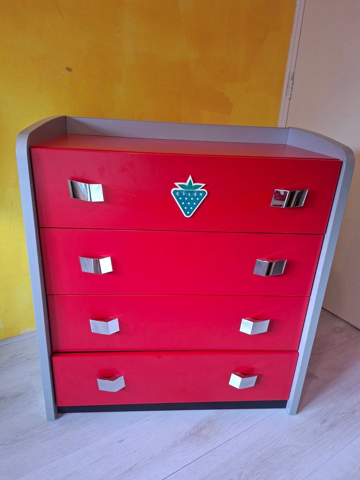 rode laden kast
