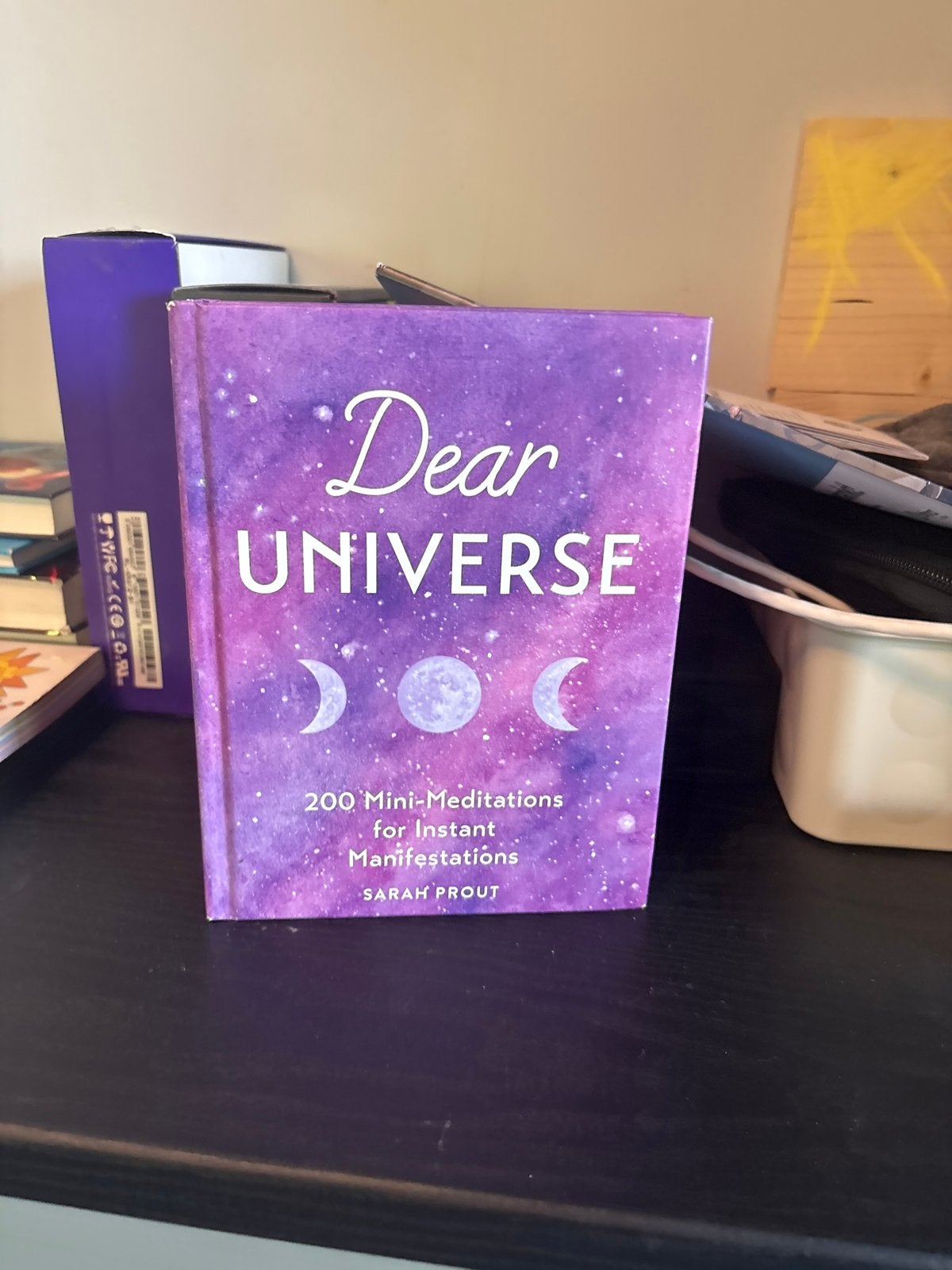 Dear Universe: 200 Mini-Meditaties voor Manifestaties, Boeken, Ophalen of Verzenden, Zo goed als nieuw, Meditatie of Yoga, Instructieboek
