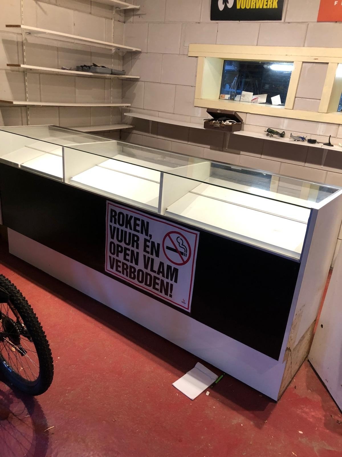 Vitrines/toonbanken. Uit vuurwerk winkel, Ophalen of Verzenden, Nieuw