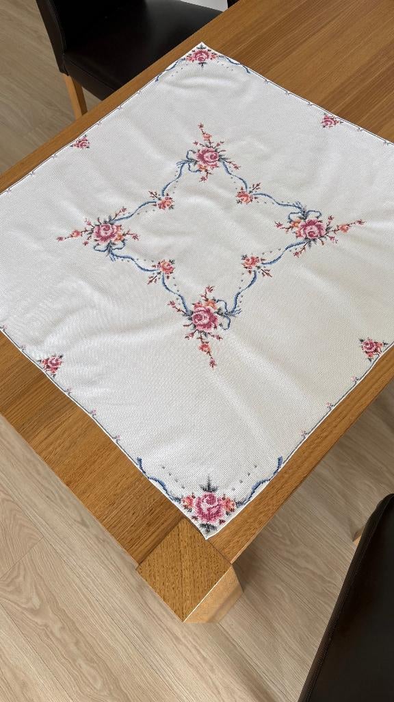 Tafelkleed vierkant wit katoen, 82 cm. Borduur., Ophalen of Verzenden, Gebruikt, Vierkant, Binnen