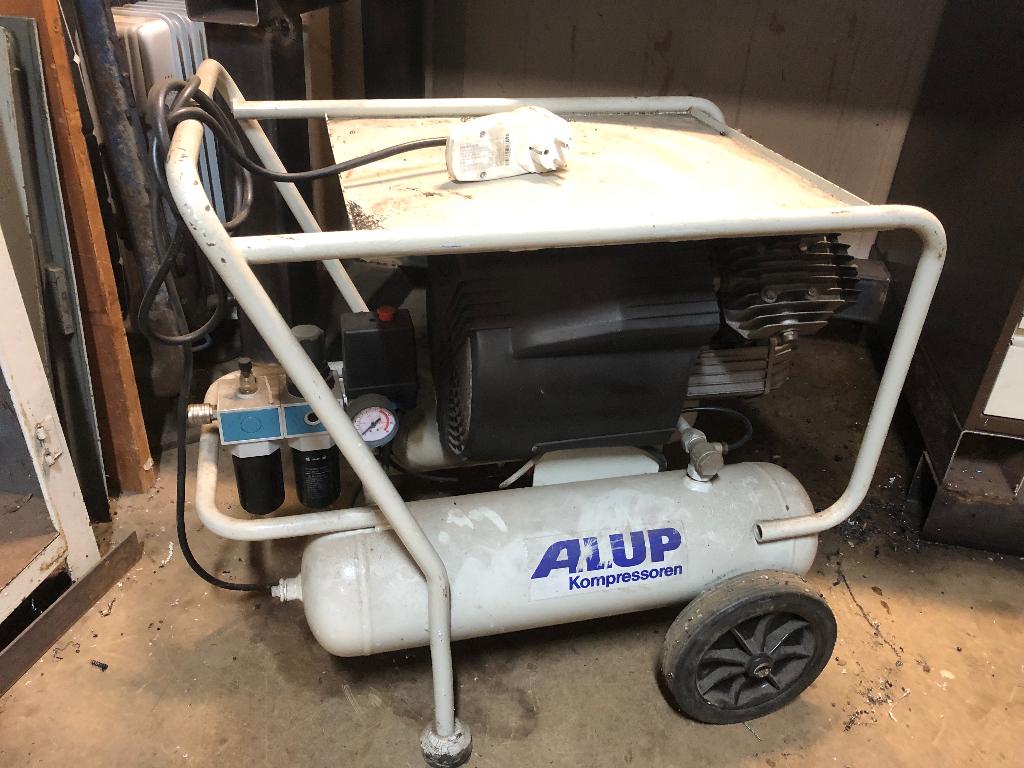 Zware mobiele 230v Alup Compressor, Doe-het-zelf en Verbouw, Compressors, Ophalen, Gebruikt, 6 tot 10 bar, 400 tot 800 liter/min