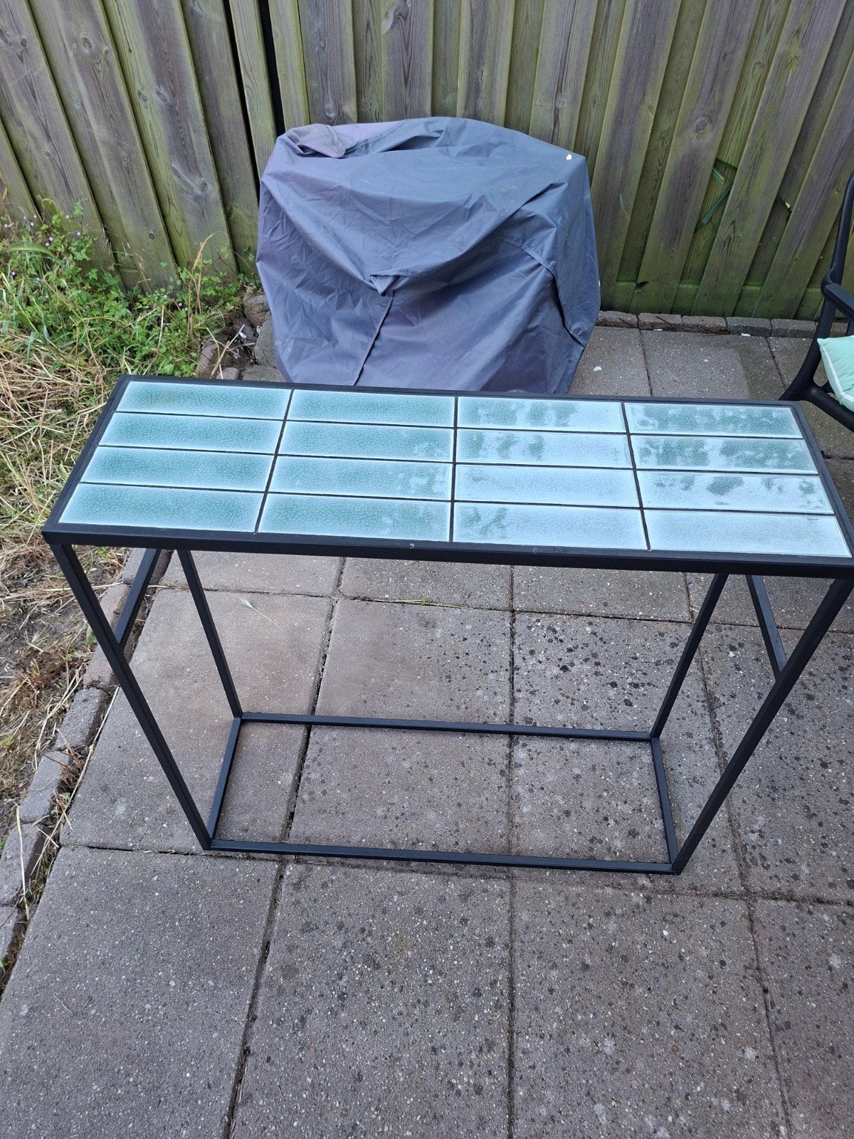 Zwart stalen side table met blauwe tegels, Huis en Inrichting, Ophalen, 25 tot 50 cm, Rechthoekig, 50 tot 100 cm