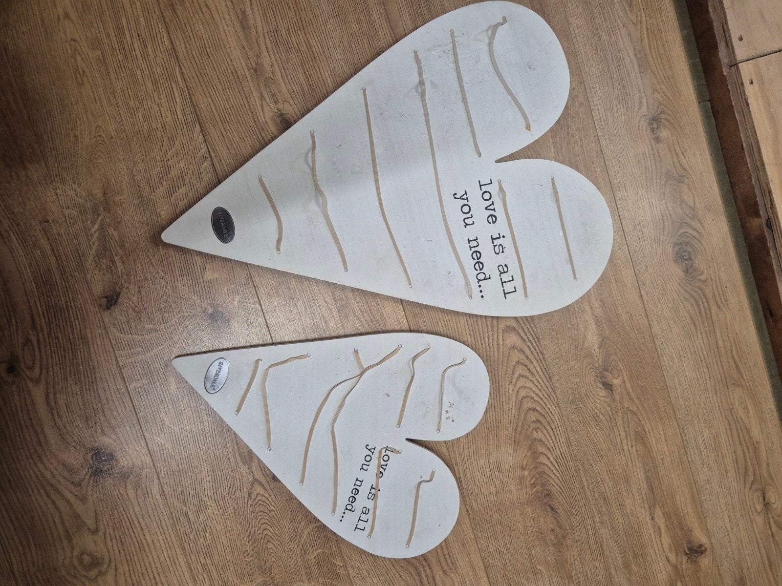 Riverdale harten 'Love is all you need...' (set van 2), Huis en Inrichting, Woonaccessoires | Overige, Hout, Gebruikt, Ophalen of Verzenden