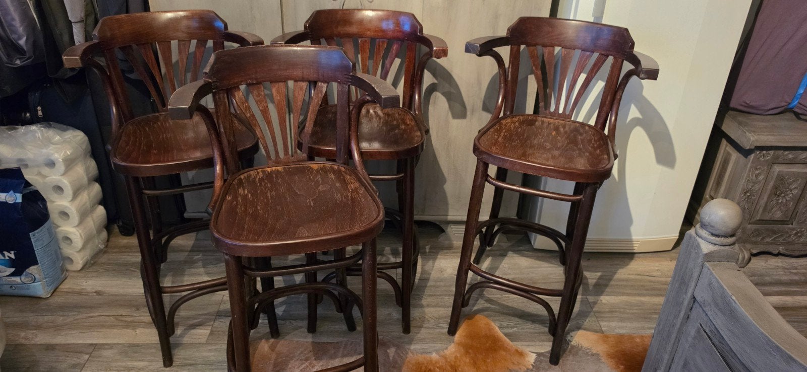 oude thonet barkrukken met armleuningen, Ophalen
