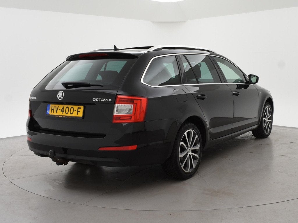 Skoda Octavia Combi 1.6 TDI EDITION BUSINESSLINE + PANO | TR, Auto's, Skoda, Voorwielaandrijving, 1227 kg, Stof, Gebruikt