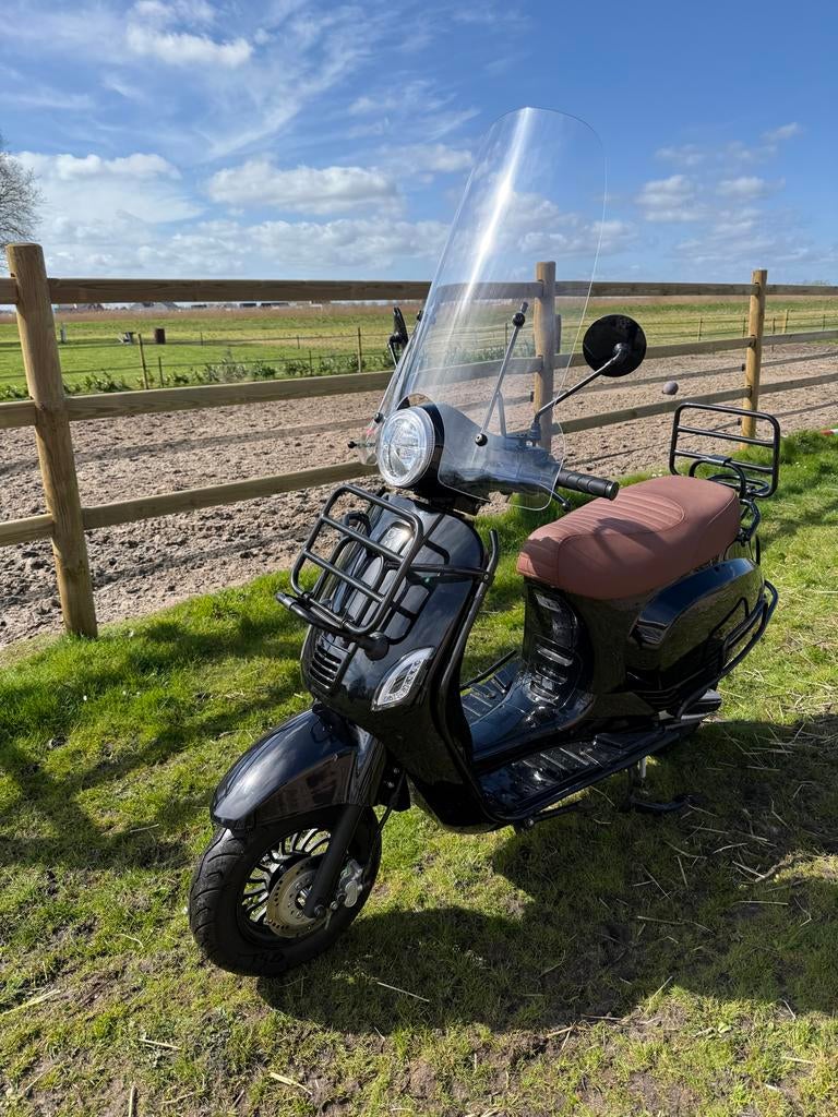 IVA Lux Elektrische Scooter Zwart - Zo goed als nieuw, Fietsen en Brommers, Snorfietsen en Snorscooters, Elektrisch, Zo goed als nieuw
