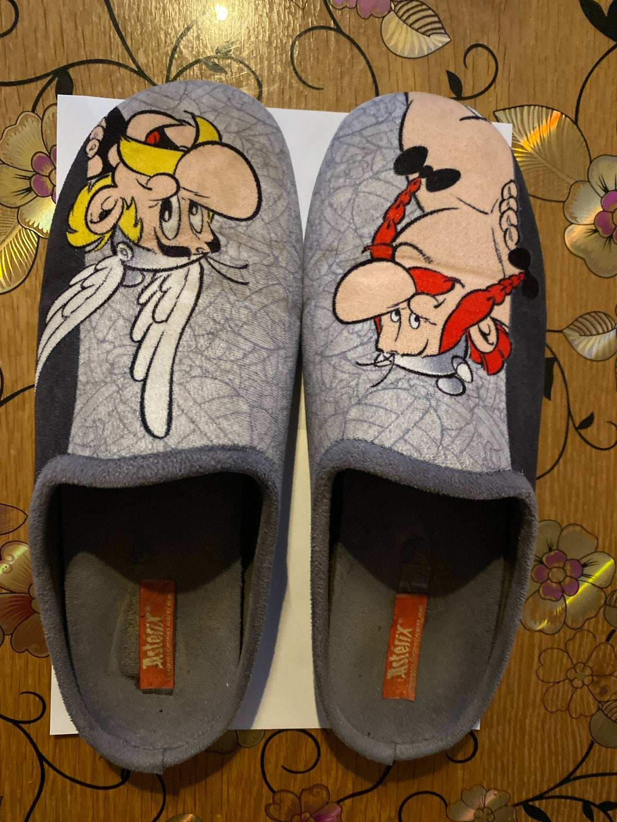 Asterix & Obelix Pantoffels Maat 44 - Zo goed als nieuw, Ophalen of Verzenden, Zo goed als nieuw, Grijs, Pantoffels of Sloffen