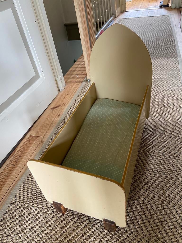 Houten poppen bedje, Ophalen, Gebruikt, Babypop