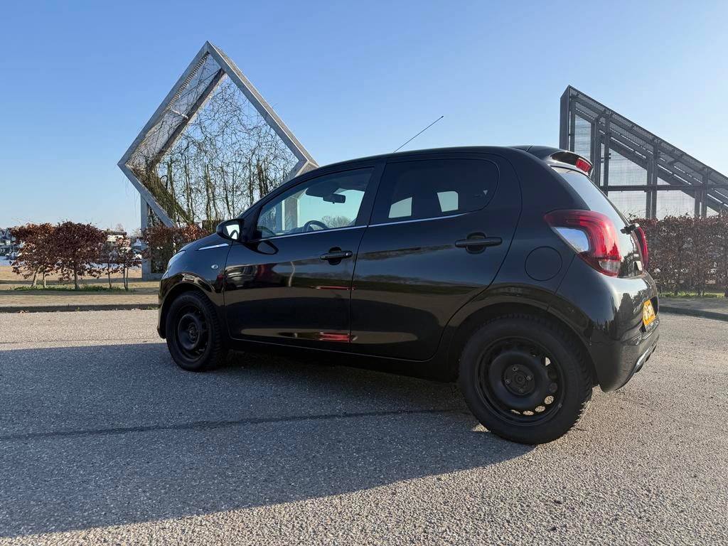 Peugeot 108 1.0 E-vti 72pk 5D 2019 Zwart, Stof, 4 stoelen, Zwart, Origineel Nederlands