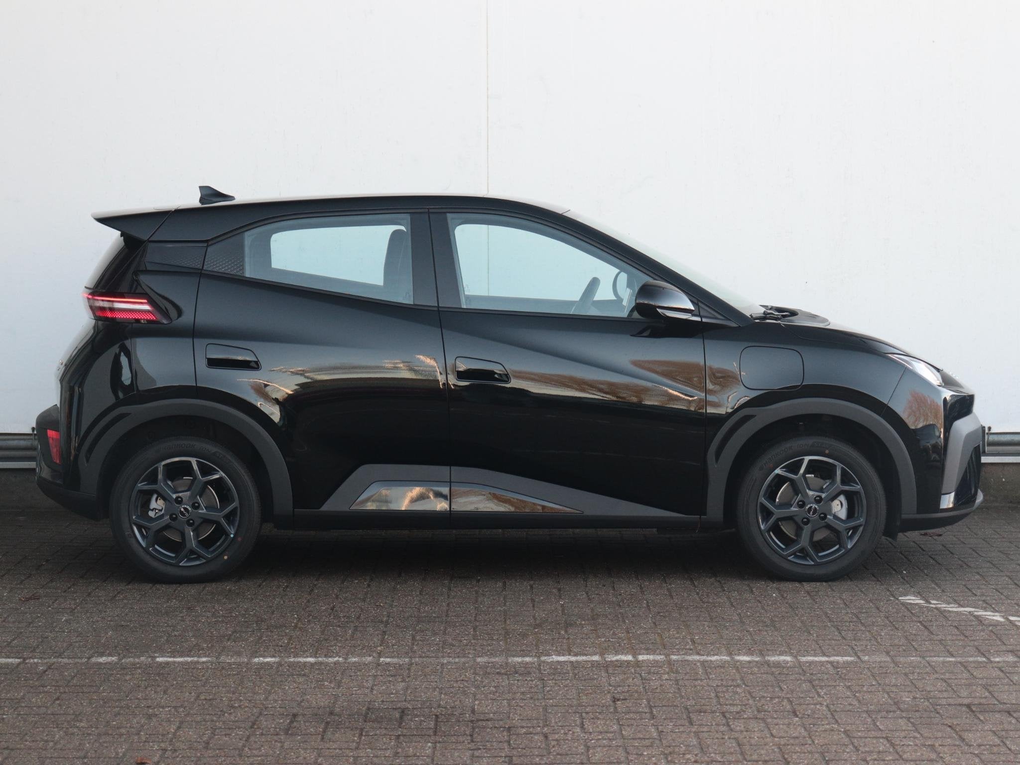 BYD DOLPHIN SURF Boost 43 kWh | €2000 korting | 322km WLTP, Auto's, BYD, 1345 kg, Zwart, Nieuw, Lichtsensor