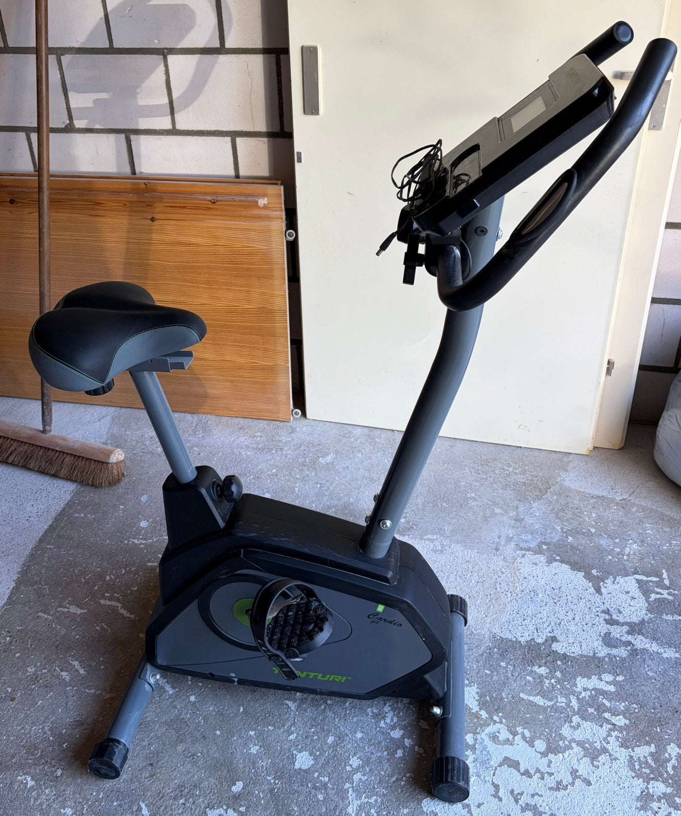 TUNTURI Hometrainer - Lage instap - 23 programma’s, Ophalen, Zo goed als nieuw, Hometrainer