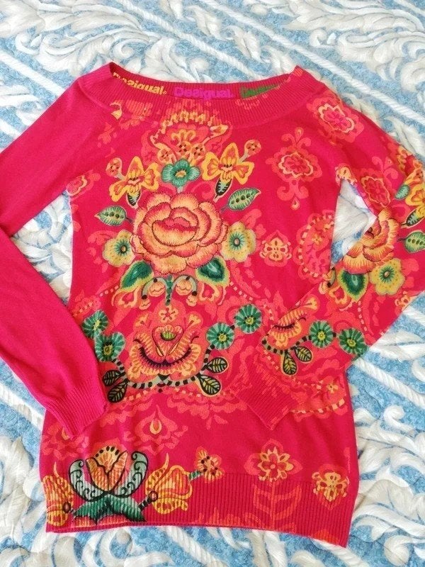 Nieuwe Desigual trui met borduursels - Maat S, Kleding | Dames, Nieuw, Ophalen of Verzenden, Rood, Desigual