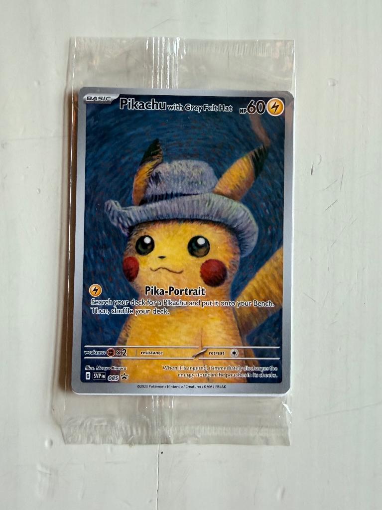 PIKACHU WITH GREY FELT HAT, Ophalen, Nieuw, Losse kaart, Foil