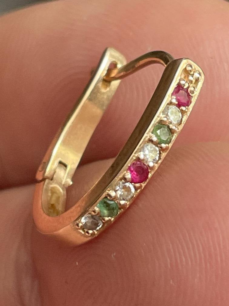 14 karaat gouden oorbellen smaragd robijn afmeting 18x3 mm, Sieraden, Tassen en Uiterlijk, Oorbellen, Ophalen of Verzenden, Zo goed als nieuw