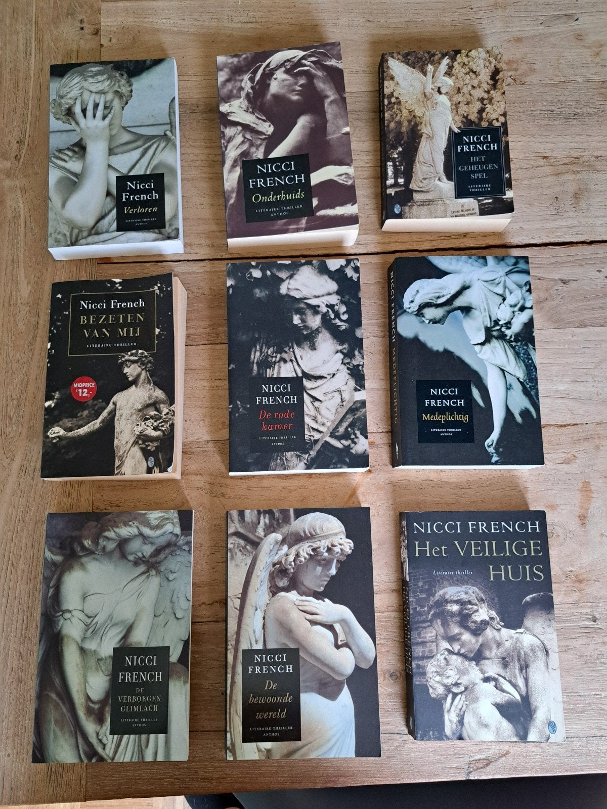Nicci French boekenpakket - 9 spannende thrillers, Ophalen of Verzenden, Gelezen, Nicci French, Nederland