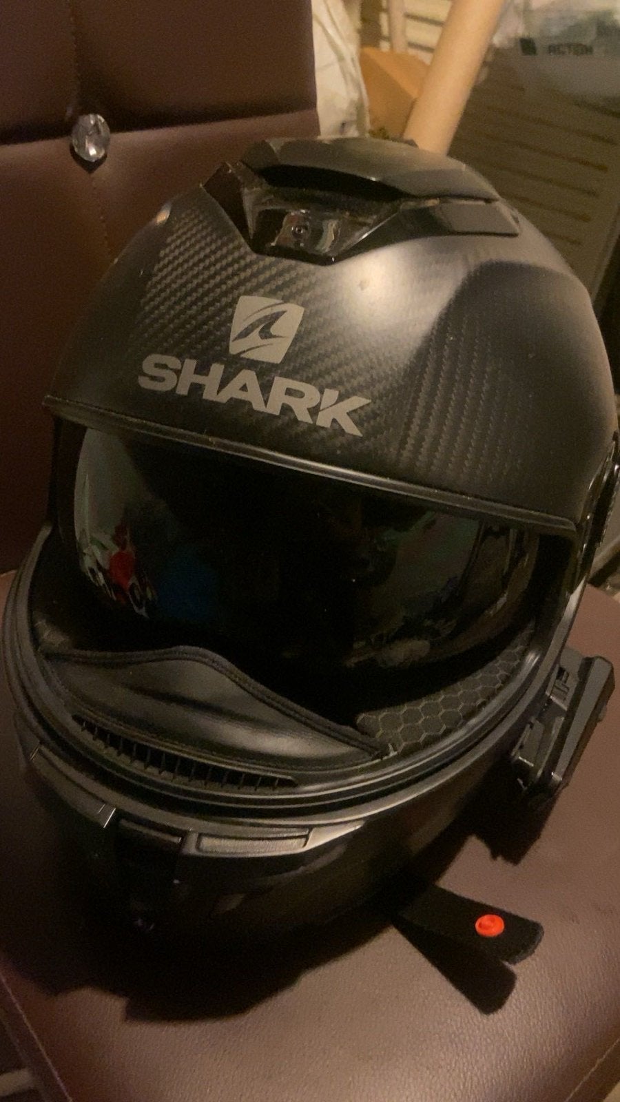Shark carbon helm met Cardo Packtalk Edge Honda systeem, Motoren, Ophalen, Tweedehands, Integraalhelm, Shark