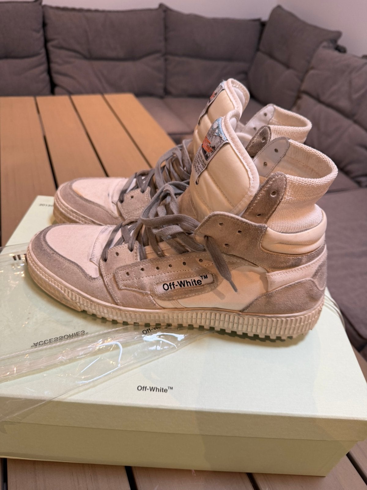 Offwhite half hoge sneakers - zo goed als nieuw - maat 43, Kleding | Heren, Schoenen, Wit, Ophalen of Verzenden, Sneakers of Gympen