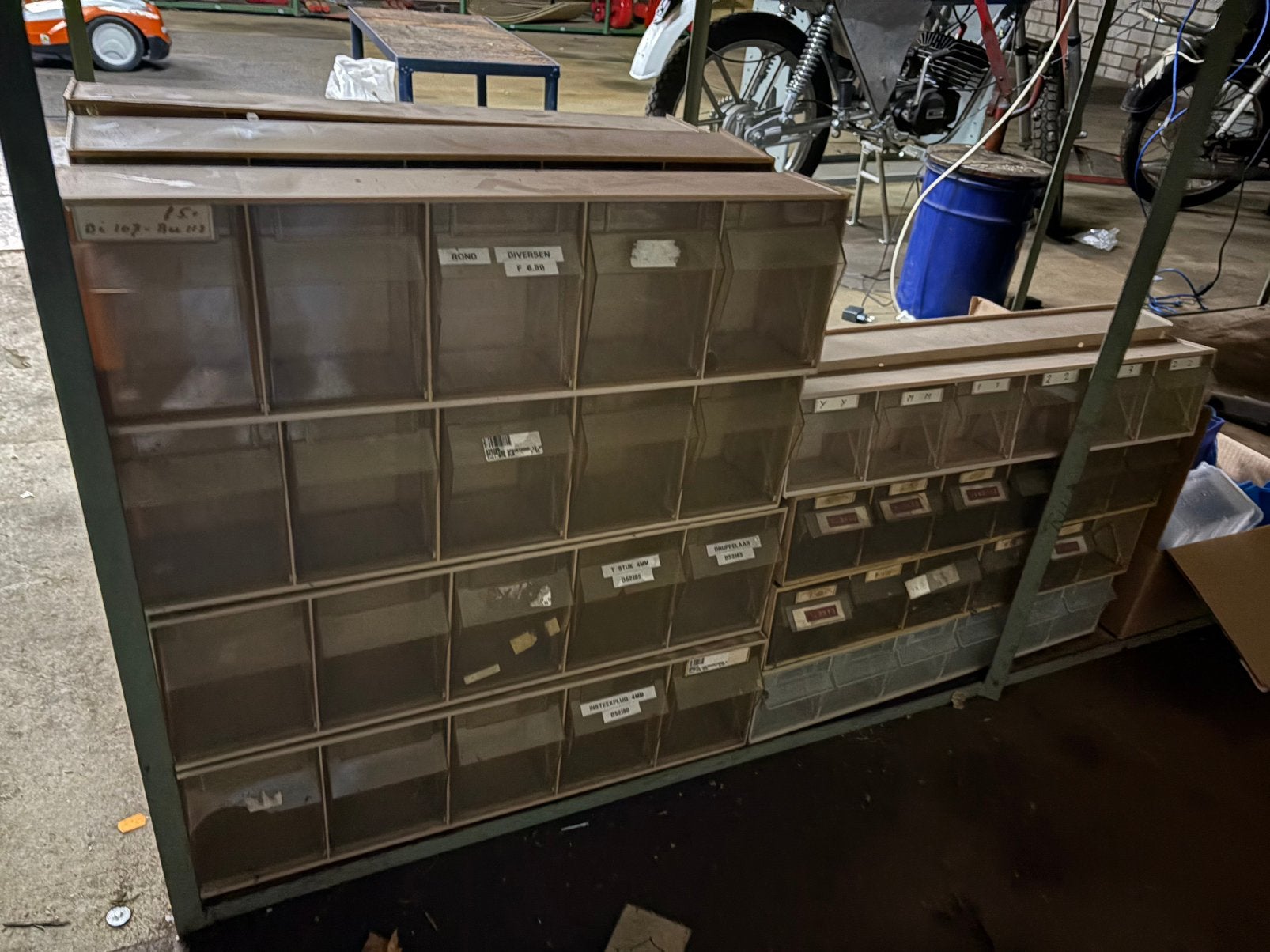 Vakken kast / werkplaats kast, Ophalen of Verzenden, Zo goed als nieuw, Minder dan 50 cm