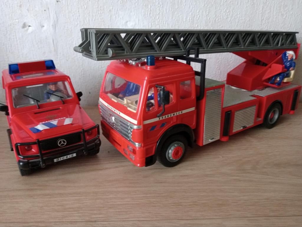 Brandweer speelgoed set: brandweerwagen en jeep, Ophalen, Zo goed als nieuw