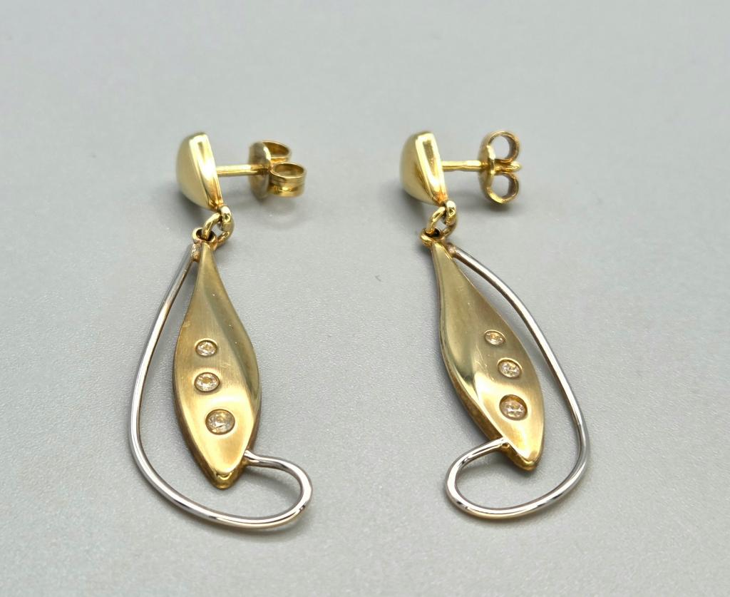 Gouden Vintage bi-color design oorbellen zirkonia. 2026/319., Ophalen of Verzenden, Goud, Oorbellen, Met edelsteen