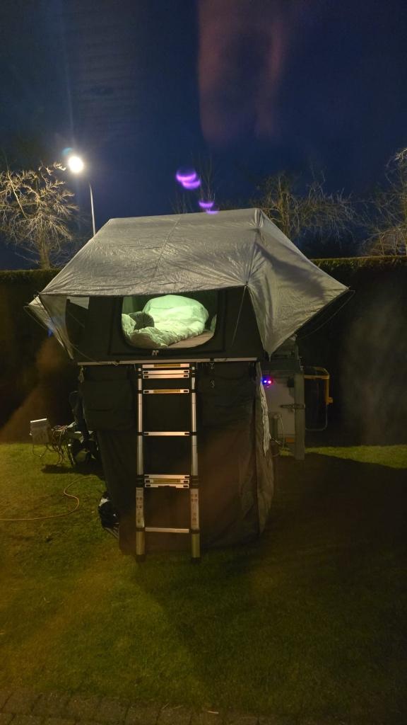 Kampeeraanhangwagen met daktent, Ophalen, Zo goed als nieuw