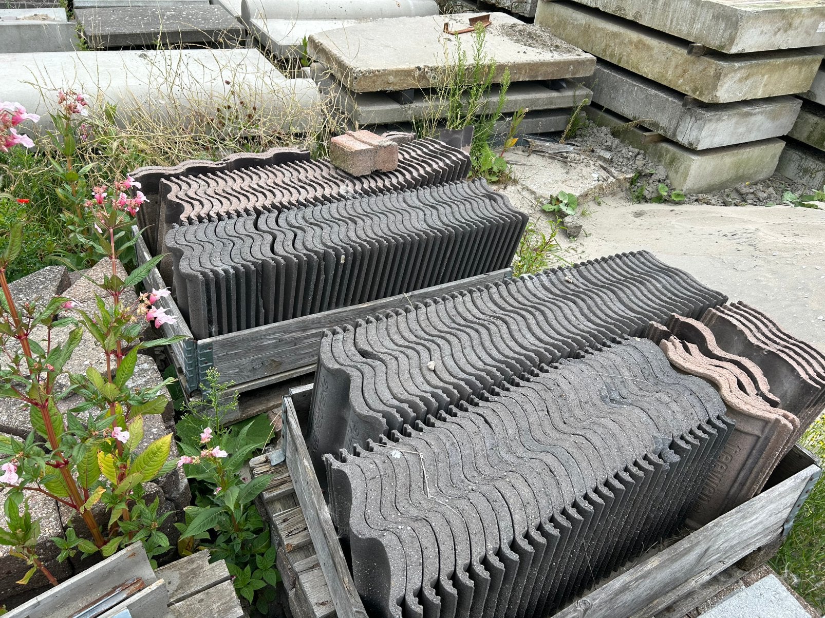 Sneldek dakpannen 2 kleuren, Ophalen, Steen of Klei, Zo goed als nieuw, 15 m² of meer