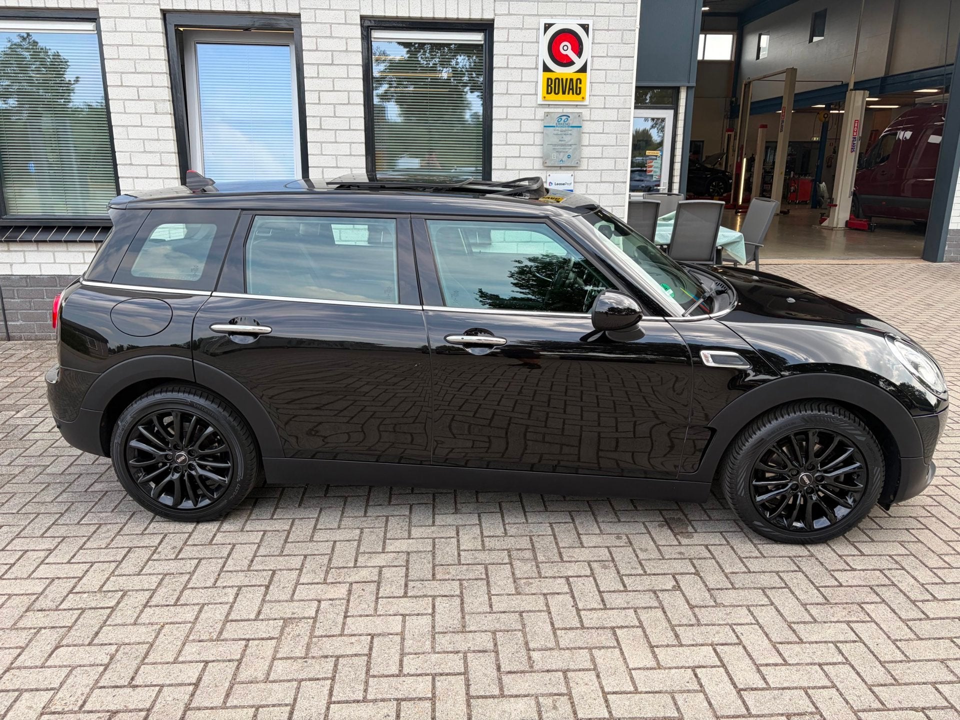 Mini Clubman 1.5 Cooper Chili Serious Business / Keyless / H, Auto's, 136 pk, Gebruikt, Parkeersensor, Zwart