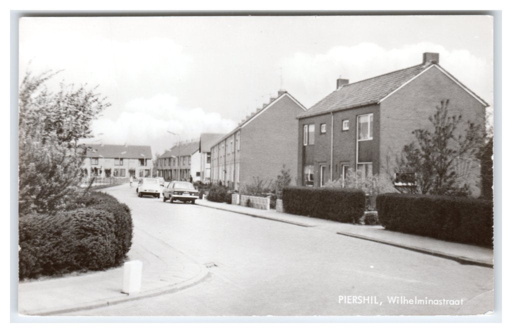 Piershil, Wilhelminastraat, Verzamelen, Ansichtkaarten | Nederland, Ophalen of Verzenden, 1960 tot 1980, Ongelopen, Zuid-Holland