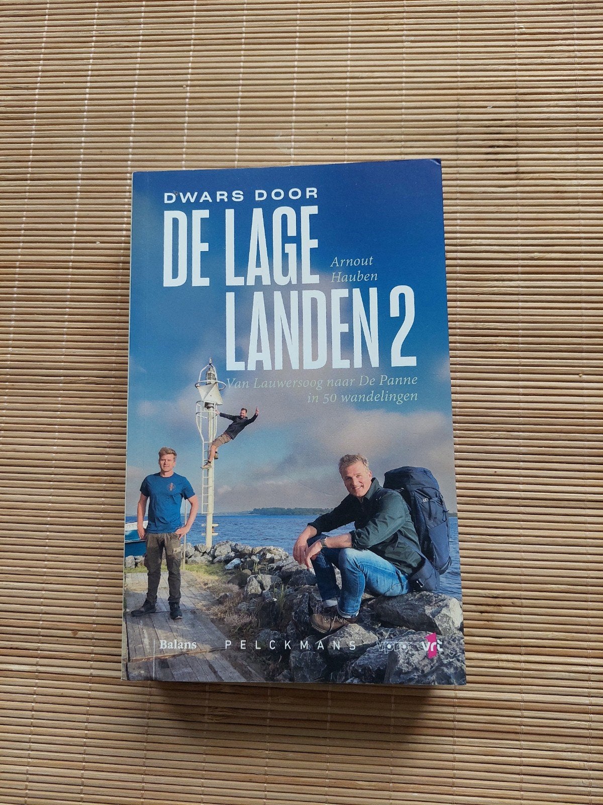 Arnout Hauben - Dwars door de Lage Landen II, Overige merken, Fiets- of Wandelgids, Ophalen of Verzenden, Zo goed als nieuw