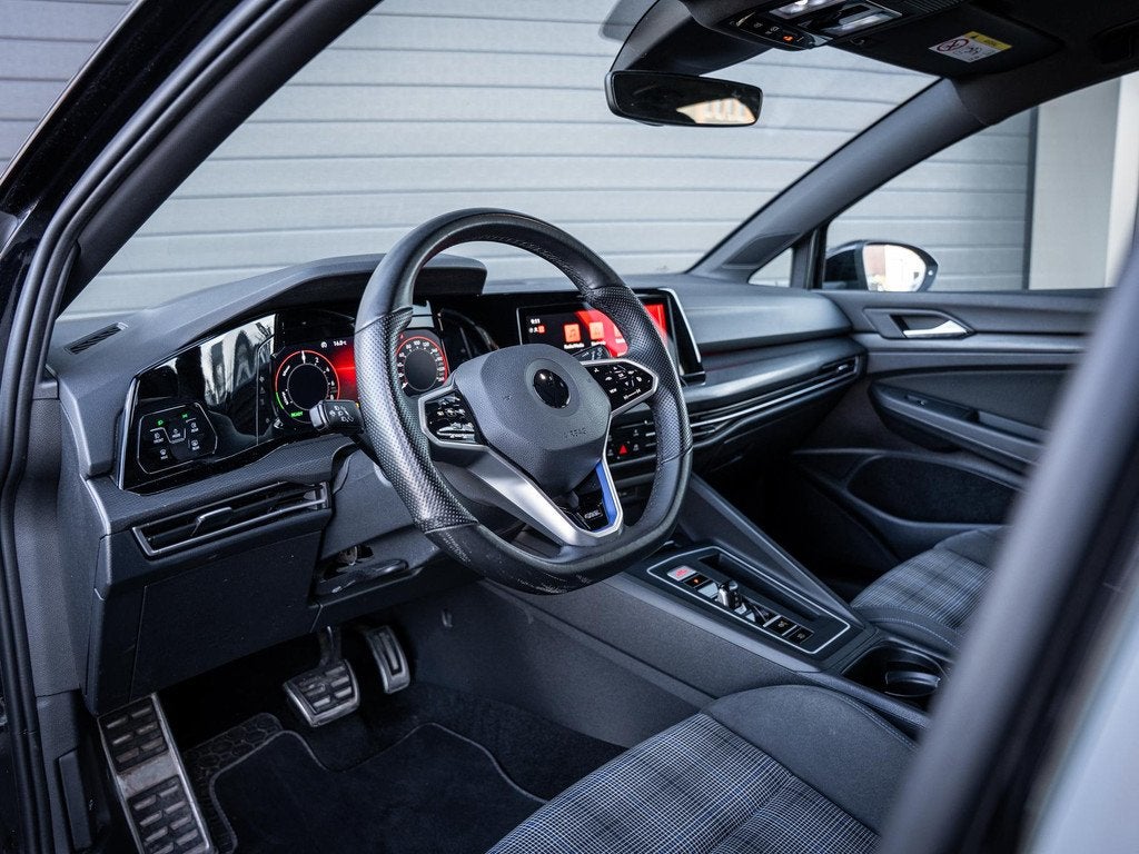 Volkswagen Golf 1.4 eHybrid GTE - IQ.L l Pano l HUD l Trekh., Auto's, Gebruikt, 4 cilinders, Zwart, 1524 kg