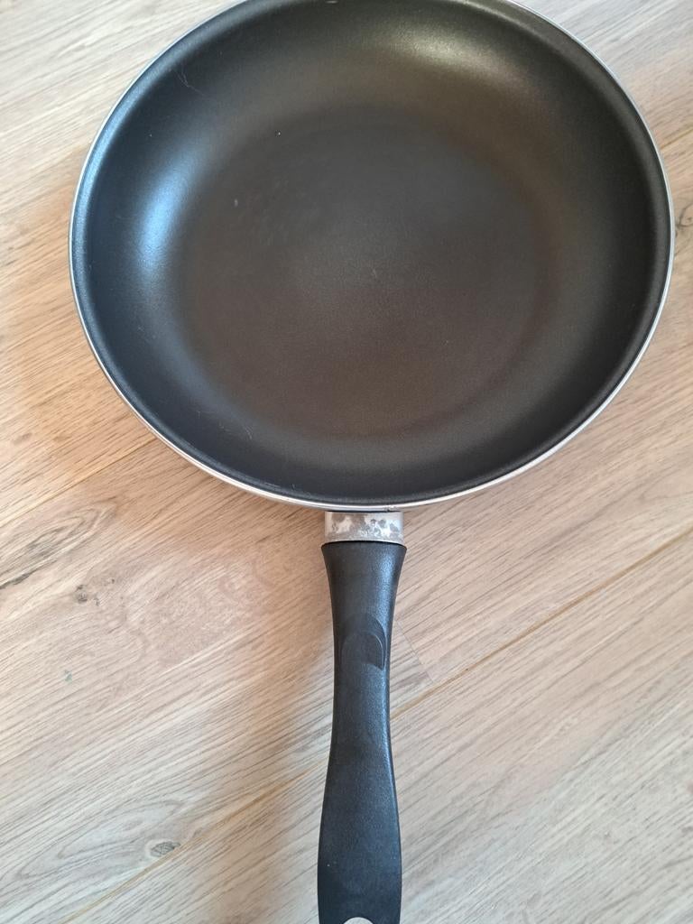 Mooie grote koekenpan 28 cm, Ophalen, Zo goed als nieuw, Rvs, Koekenpan of Braadpan