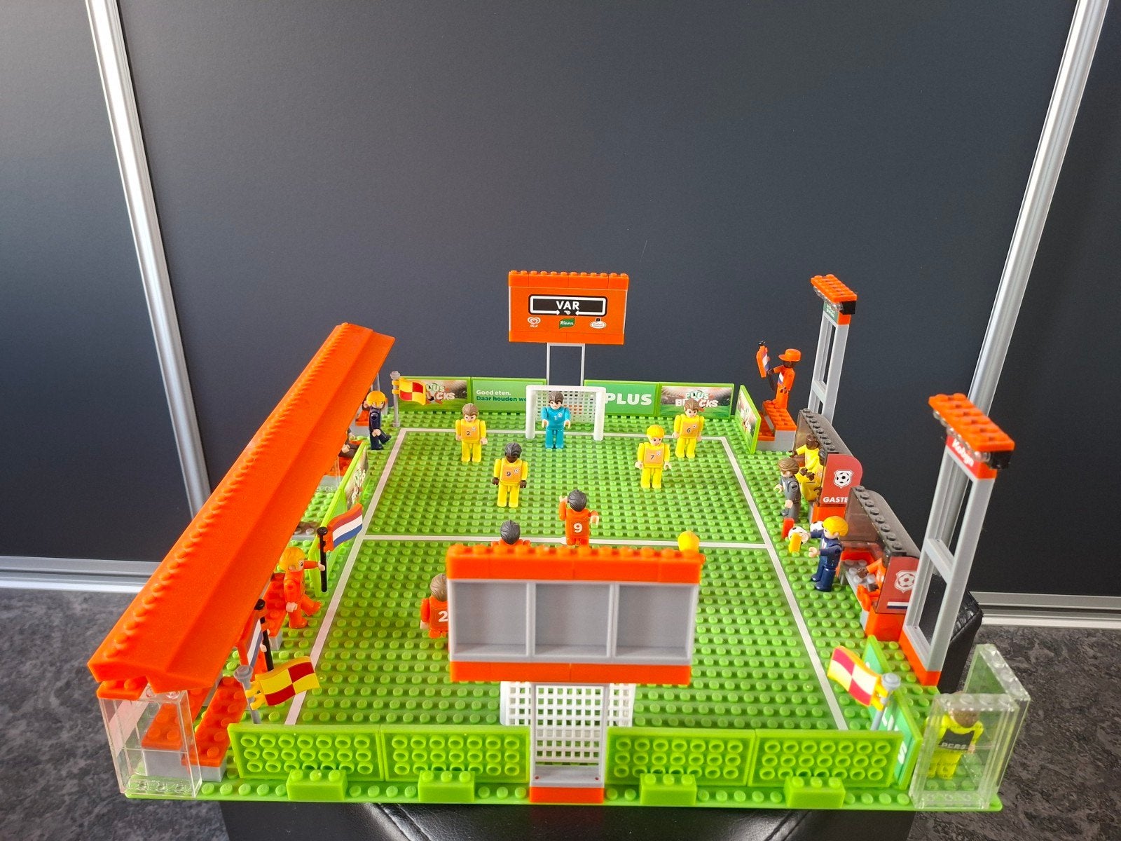 Voetbalstadion, Hobby en Vrije tijd, Feestartikelen, Ophalen of Verzenden, Zo goed als nieuw, Feestartikel, Oranje of Koningsdag