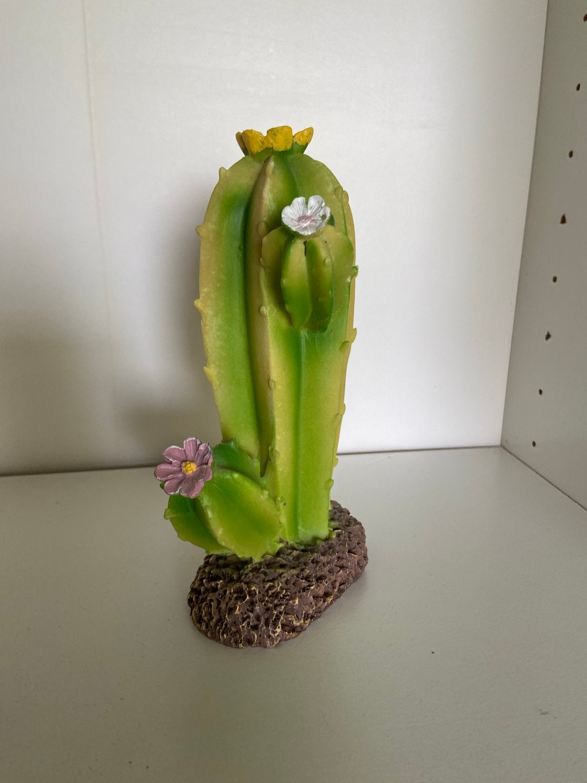 Kunst cactus plant met bloemen - Kunststof Kunstplant, Huis en Inrichting, Woonaccessoires | Kunstplanten en Kunstbloemen, Zo goed als nieuw