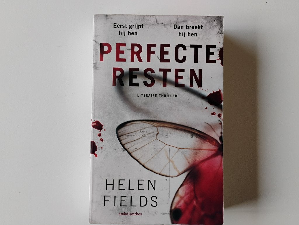 Boek Perfecte resten Helen Fields, Ophalen of Verzenden, Zo goed als nieuw, Helen Fields