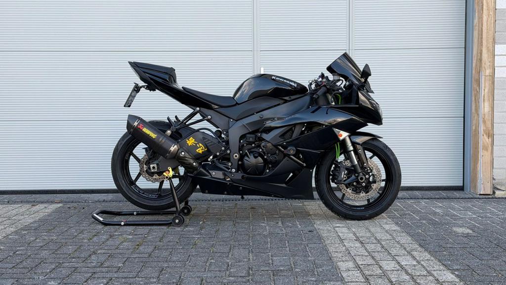 Kawasaki ZX-6R | ZX600R | Zwart | Akrapovic | 35kw, Motoren, 4 cilinders, Bedrijf, Onbekend, Onbekend